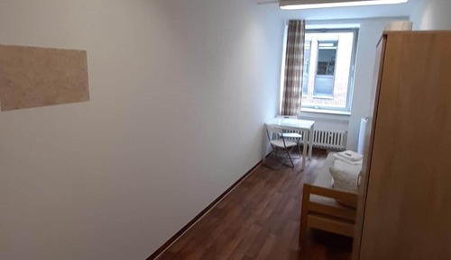 Twin Room (#008)