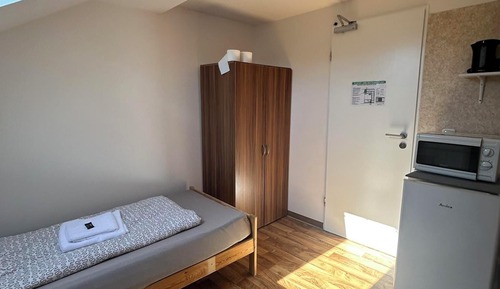 Twin Room (#408)