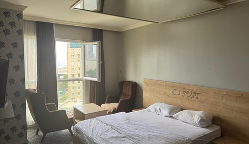 Classic Studio Suite, City View