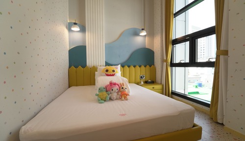 Kids Yellow Room