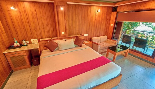 Deluxe Wooden Suite