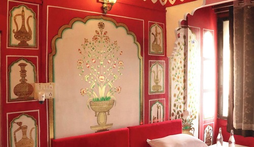 Royal Room, Lake View