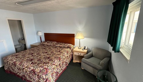 Room, 1 King Bed, Smoking