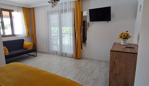Standard Room, Multiple Beds, Non Smoking, Garden View