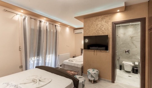 Classic Room, Pool View