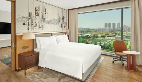 Deluxe Suite, 1 King Bed, Non Smoking