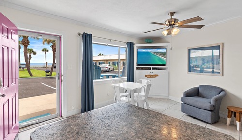 Townhome, 1 Queen Bed with Sofa bed (Capri by the Gulf 101)
