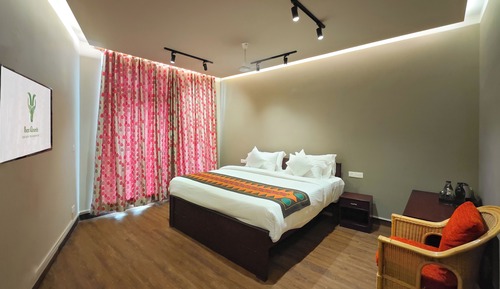 Double Room, 1 King Bed, Balcony, Valley View