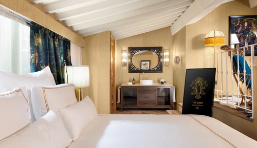 Suite, City View