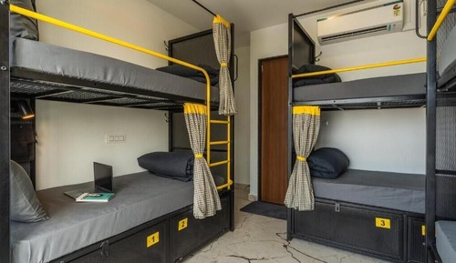 Bed in 6 Bed Mixed Dormitory with Sea View