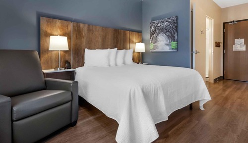 Standard Studio, 1 Queen Bed, Non Smoking, Refrigerator & Microwave