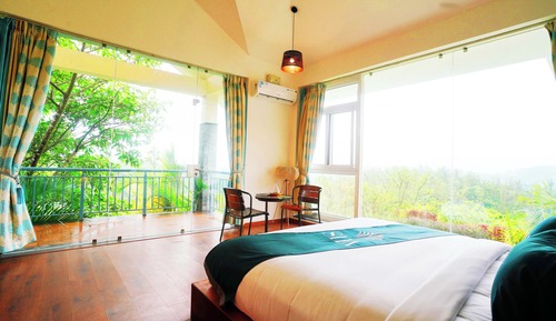 Deluxe Double or Twin Room, 1 King Bed, Mountain View