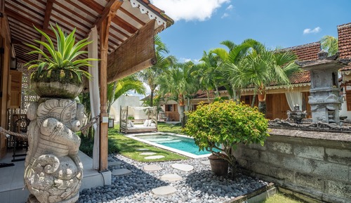 Romantic Cottage, Garden View