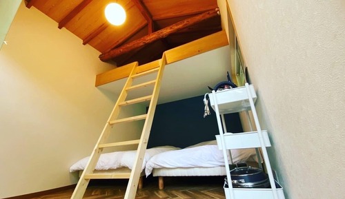 Economy Tree House