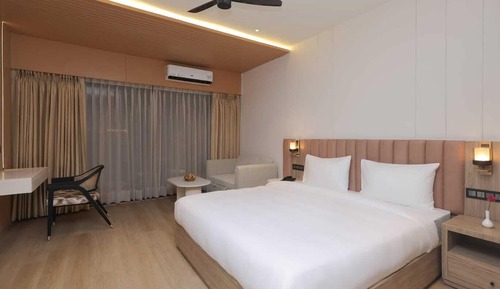 Deluxe Room, 1 King Bed