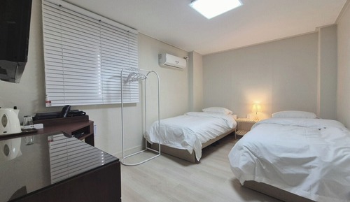 Twin Room, Annex Building