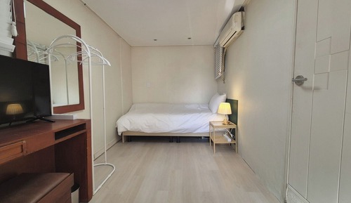 Single Room, Annex Building