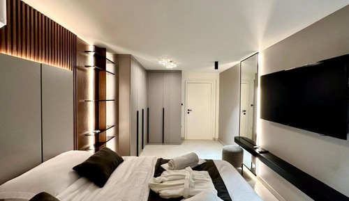 Apartment (Two-Bedroom Apartment with private po)