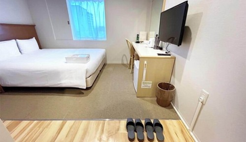 Smoking Double Room C (Unit Bath)