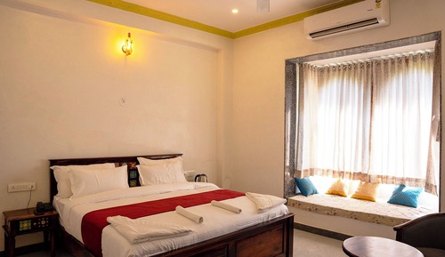 Luxury Suite, Garden View