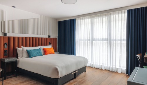 Suite, 1 Queen Bed, Accessible