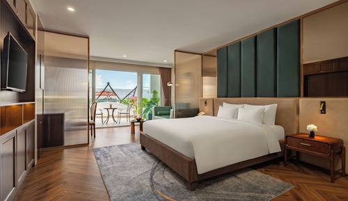  Splendid Suite Terrace with Private Jacuzzi & & Spa Benefits