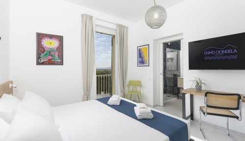 DOUBLE/TWIN BEDROOM WITH SEA VIEW