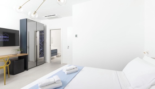 DELUXE DOUBLE ROOM WITH SEA VIEW