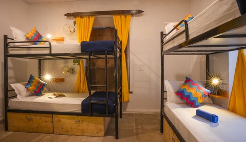 Bed in 6 Bed Mixed AC Dormitory Room with Shared Bathroom