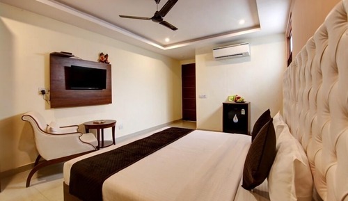 Deluxe Suite, City View