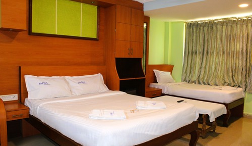 Deluxe Suite, City View