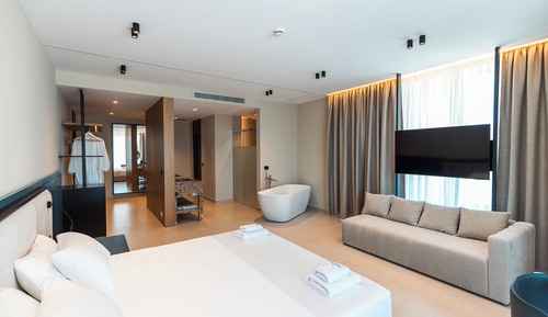 Deluxe Suite, Balcony