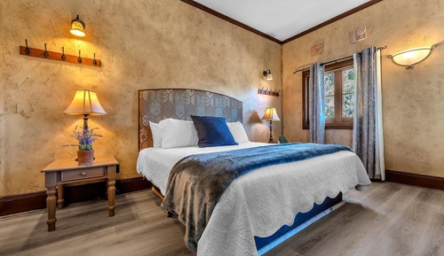 House, 1 King Bed, Hot Tub, Mountain View