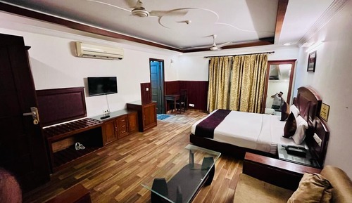 Deluxe Double or Twin Room