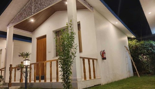 Luxury Cottage, 1 Queen Bed, Balcony, Garden View