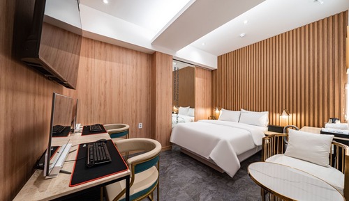 Deluxe Suite
