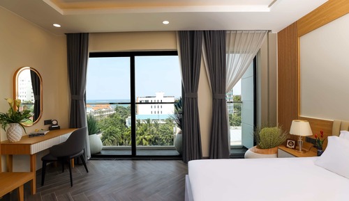 Deluxe Room, Balcony, Beach View