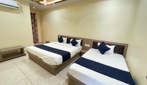 Deluxe Triple Room, Private Bathroom