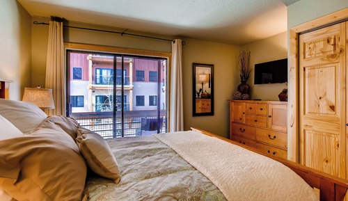 Condo, 2 Bedrooms