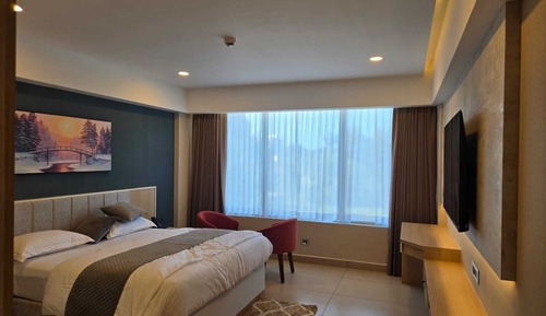 Superior Room, 1 King Bed, Private Bathroom, Mountain View