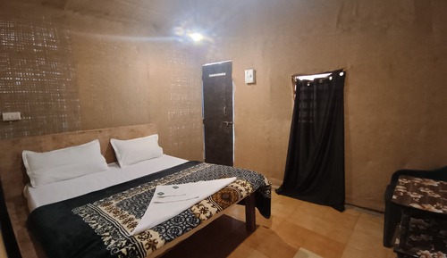 Economy Double Room, Balcony, Garden View