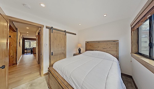 Condo, 2 Bedrooms