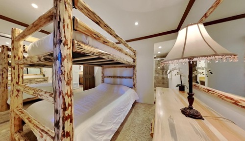 Condo, 2 Bedrooms