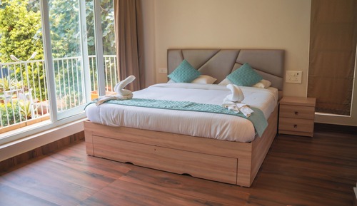 Luxury Studio Suite, Balcony, Hill View