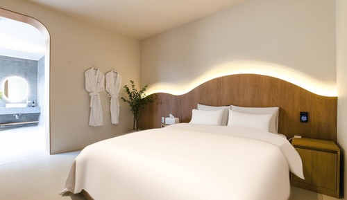 Suite, Balcony