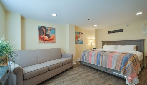 Luxury Studio Suite, Patio, Ocean View (611)