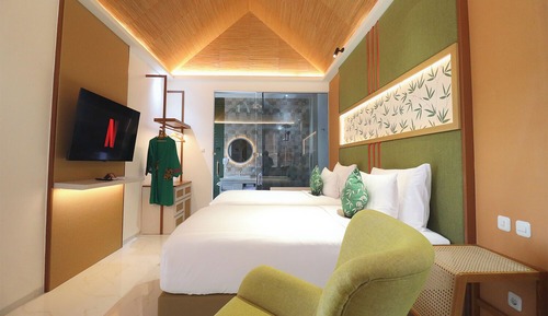 Premier Room, Terrace, Garden View