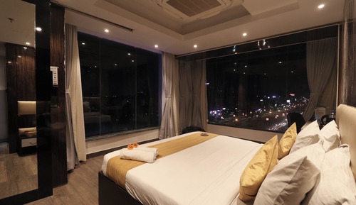 Club Room, City View