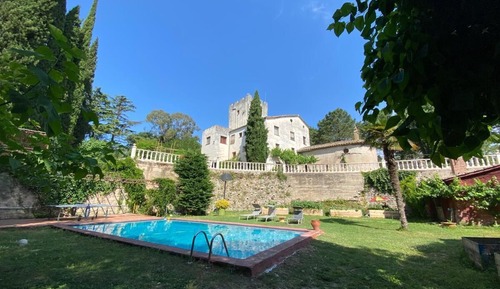 House, Garden View