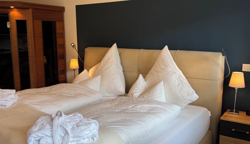 Grand Condo, 1 King Bed, City View